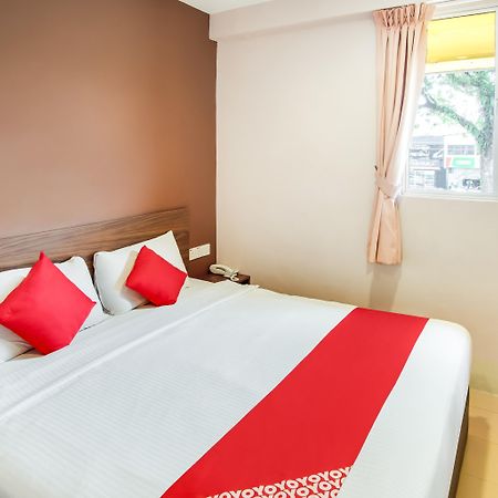 Oyo 89480 Dream House Hotel Skudai Exterior foto